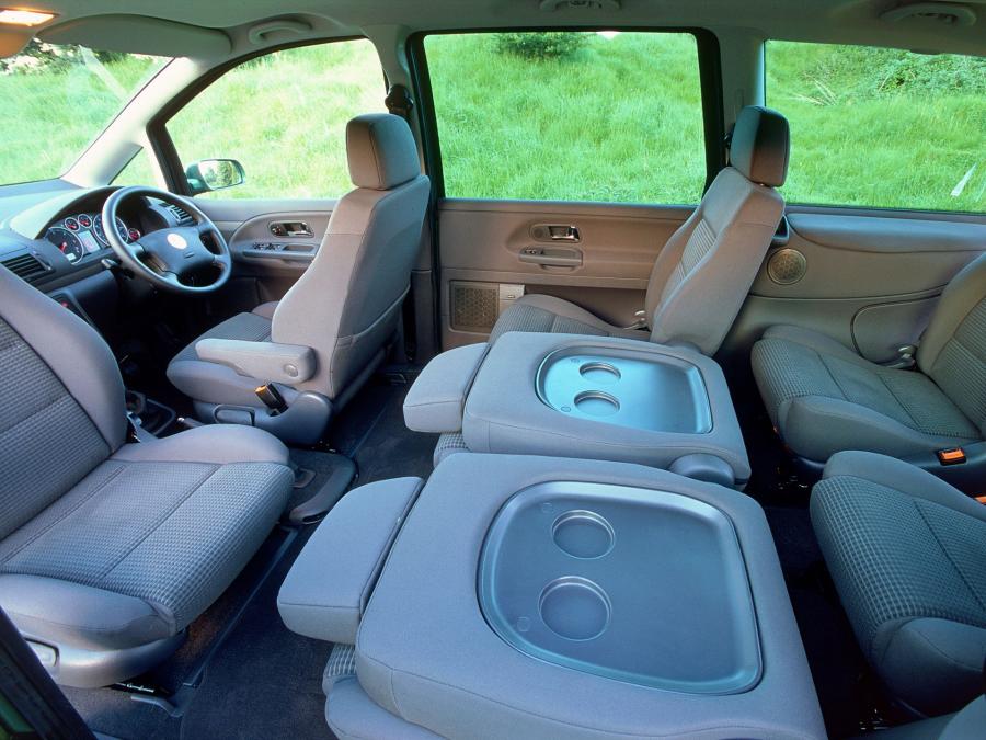  Volkswagen Sharan 2004 года  (фото 2 из 8)